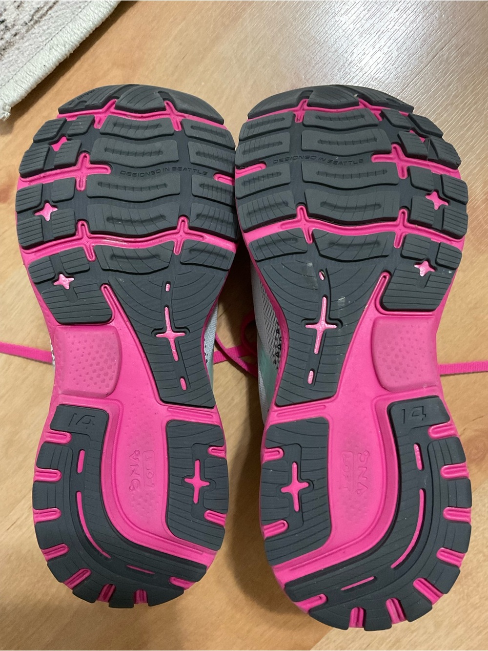 Brooks Ghost 14 Women's Running Shoes with Pink and Mint Accents - Picture 8 of 11